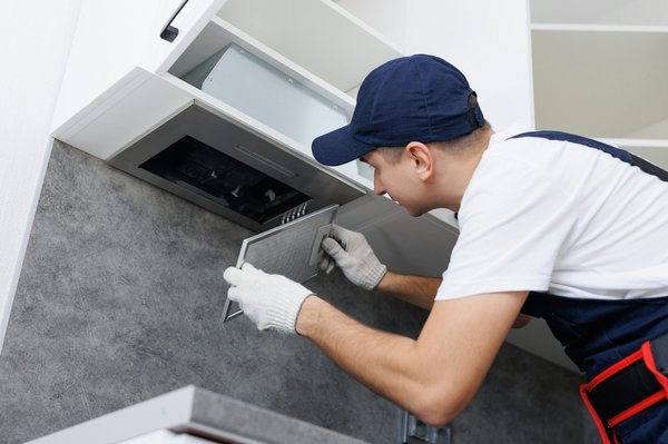 Les hottes de cuisine à filtre à charbon : guide pratique et avantages